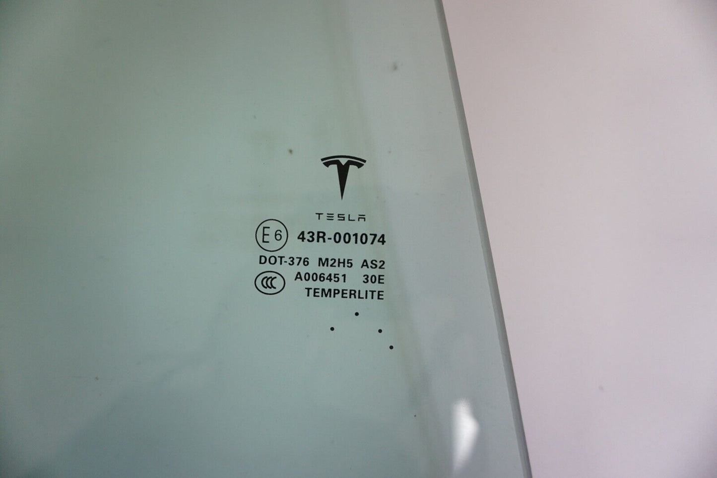 Tesla Model S (2012-2017) OEM RH Rear Window Glass 6006571-00-D