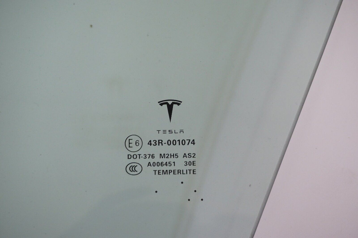 Tesla Model S (2012-2017) OEM LH Front Window Glass 6006547-00-E